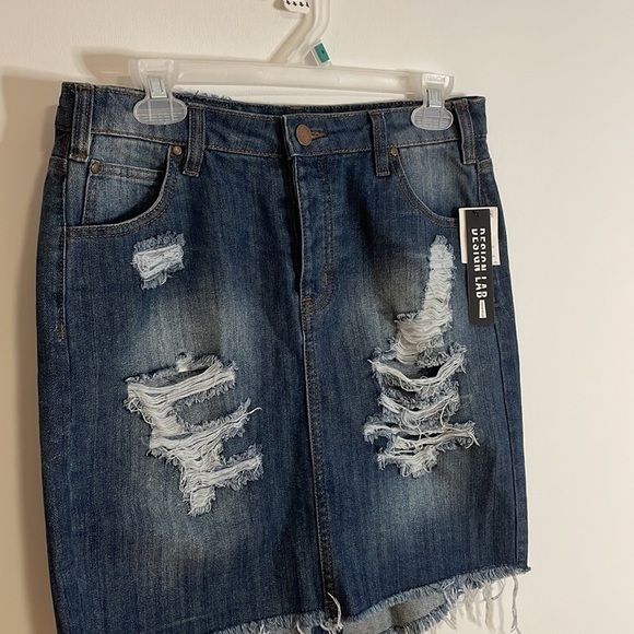 NWT Design Lab Jean Skirt 27 Mini Denim Dark Distressed Blue Classic Grunge Alt - Picture 2 of 14